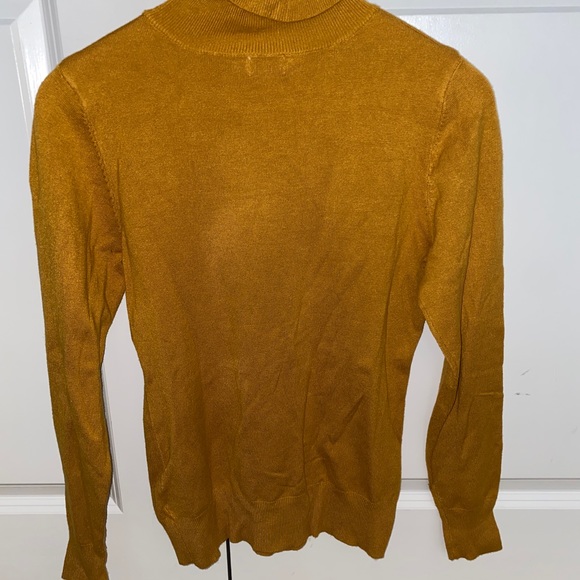 Yellow long sleeve turtle neck - Picture 2 of 4